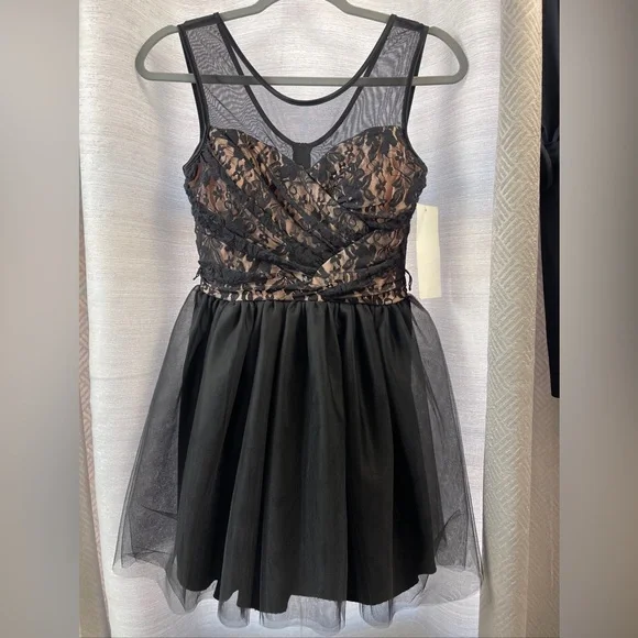 jewelry for white lace dress RIXO Jada Lace Skirt Cream